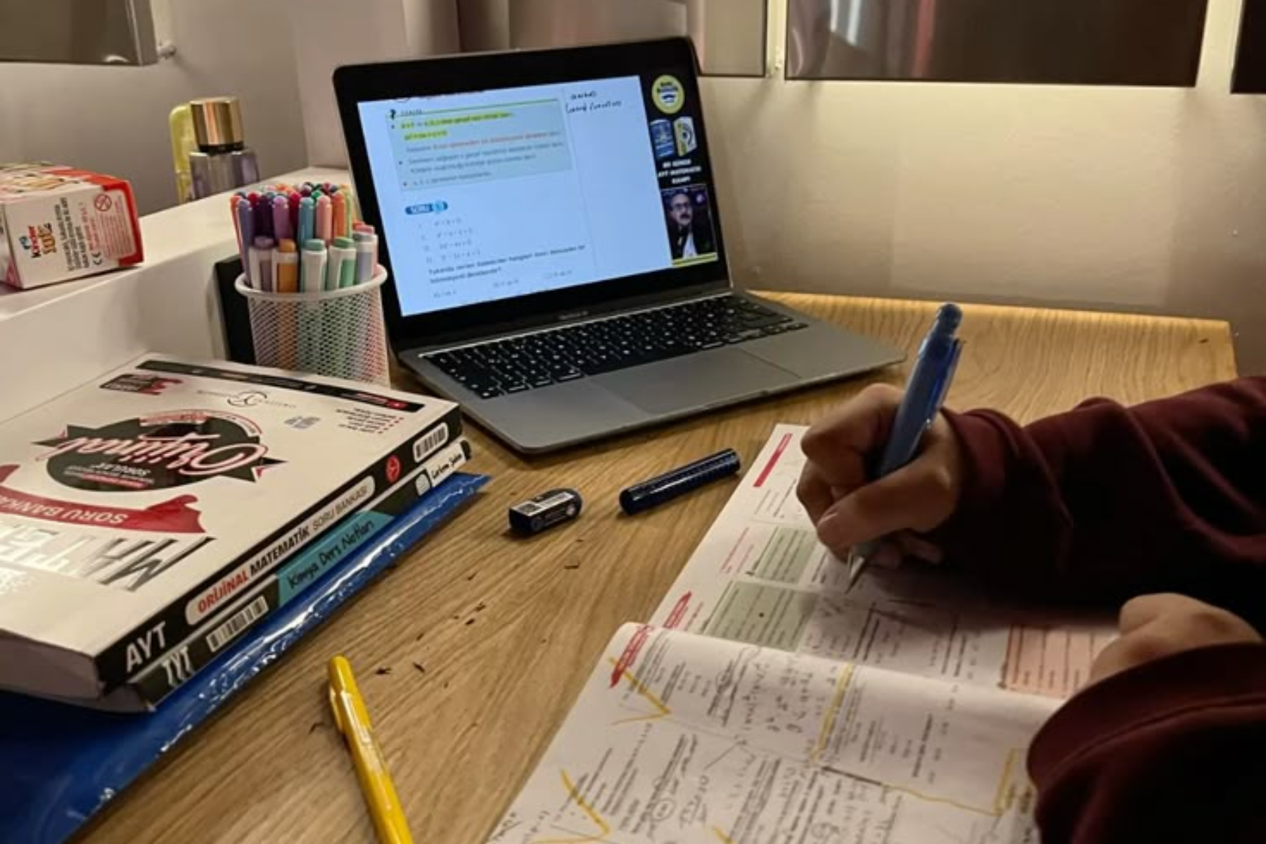 25 Must-Study JEE Main Topics You Can’t Skip (Physics, Chemistry, Math)